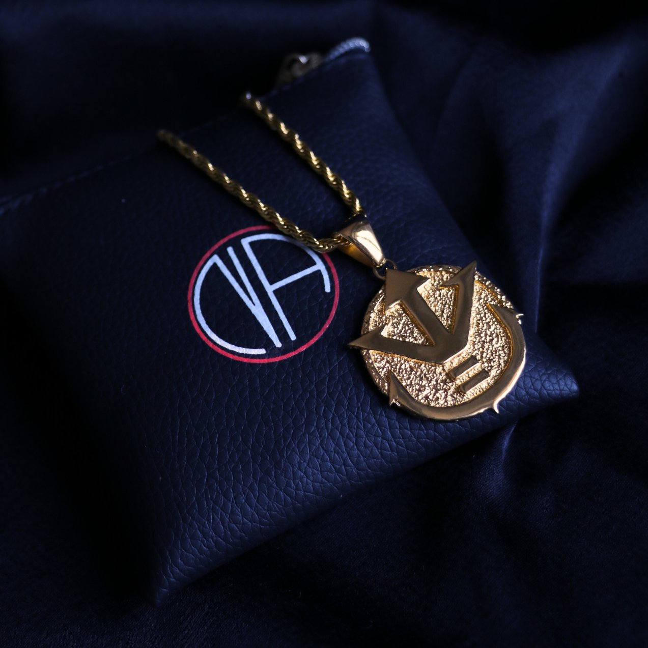 18K Vegeta's Royal Crest Pendant - NAnimerica